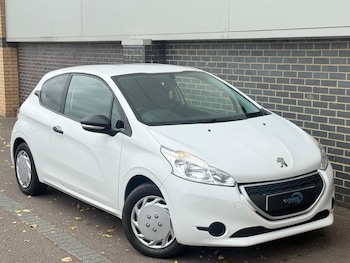 Used Peugeot 208 2014 for sale - 76214309: Photo