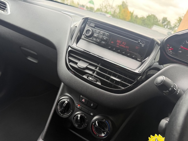 Used Peugeot 208 2014 for sale - 76214309: Photo 23