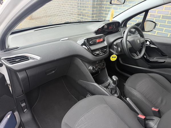Used Peugeot 208 2014 for sale - 76214309: Photo 25