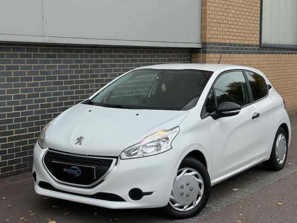 Used Peugeot 208 2014 for sale - 76214309: Photo 2