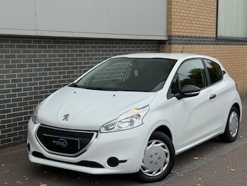 Used Peugeot 208 2014 for sale - 76214309: Photo