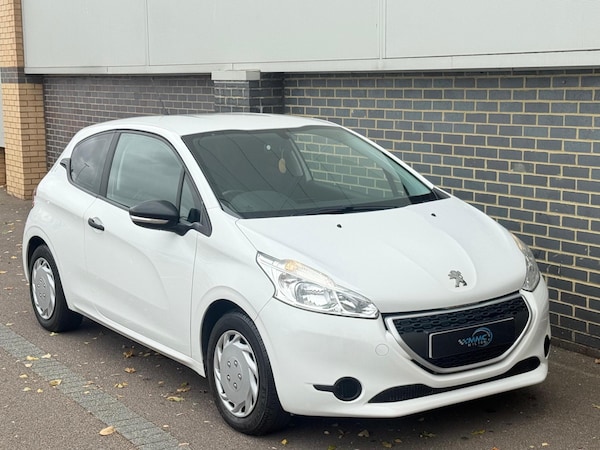 Used Peugeot 208 2014 for sale - 76214309: Photo 3