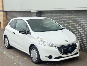 Used Peugeot 208 2014 for sale - 76214309: Photo