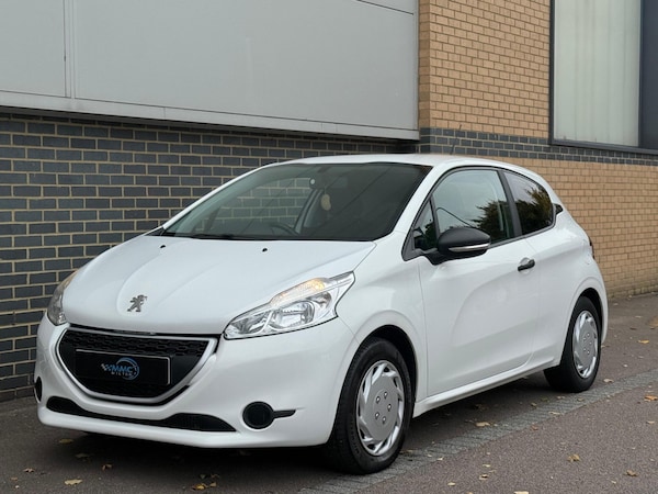 Used Peugeot 208 2014 for sale - 76214309: Photo 4