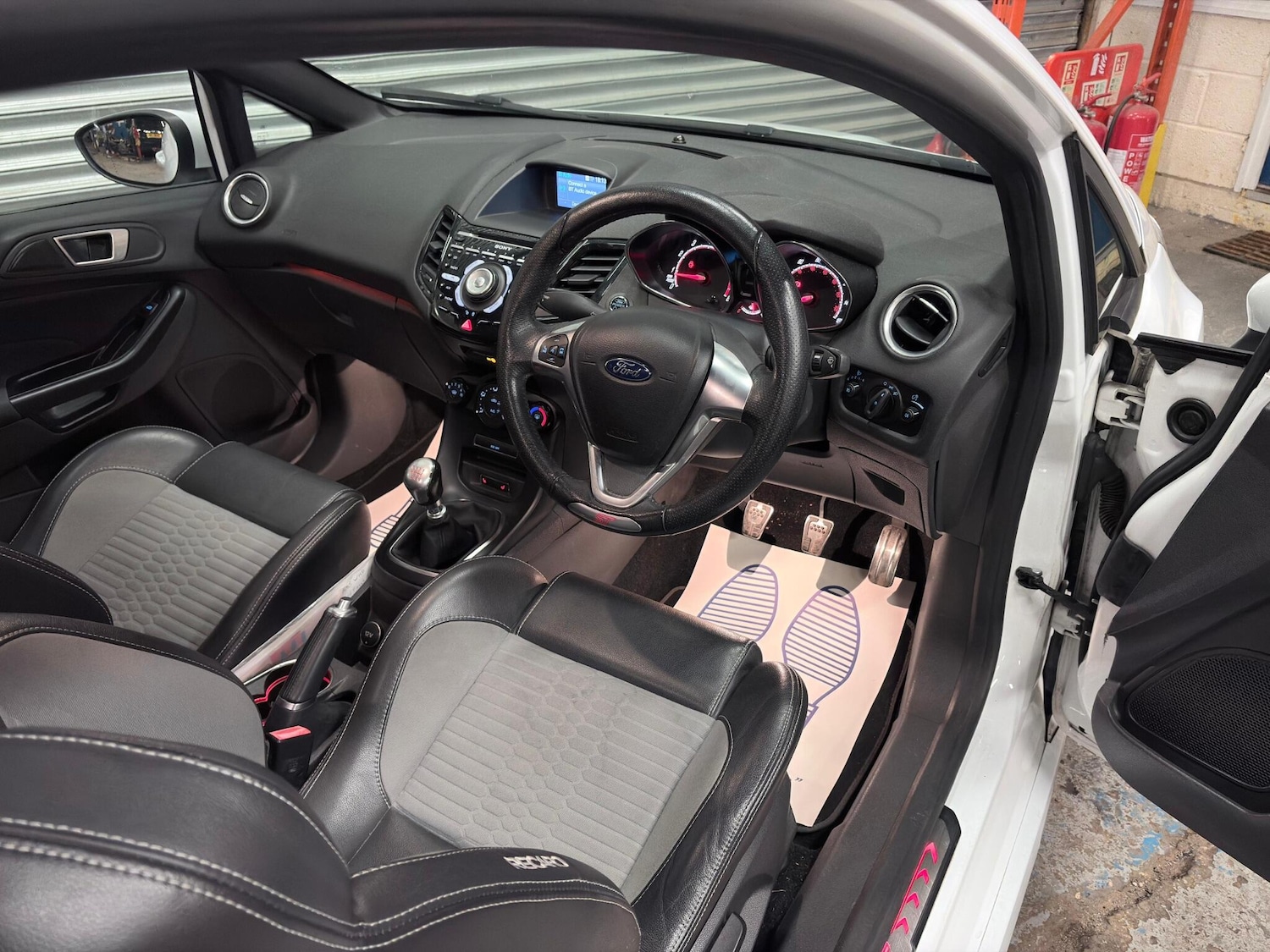 Used Ford Fiesta 2015 for sale - 77564907: Photo 23