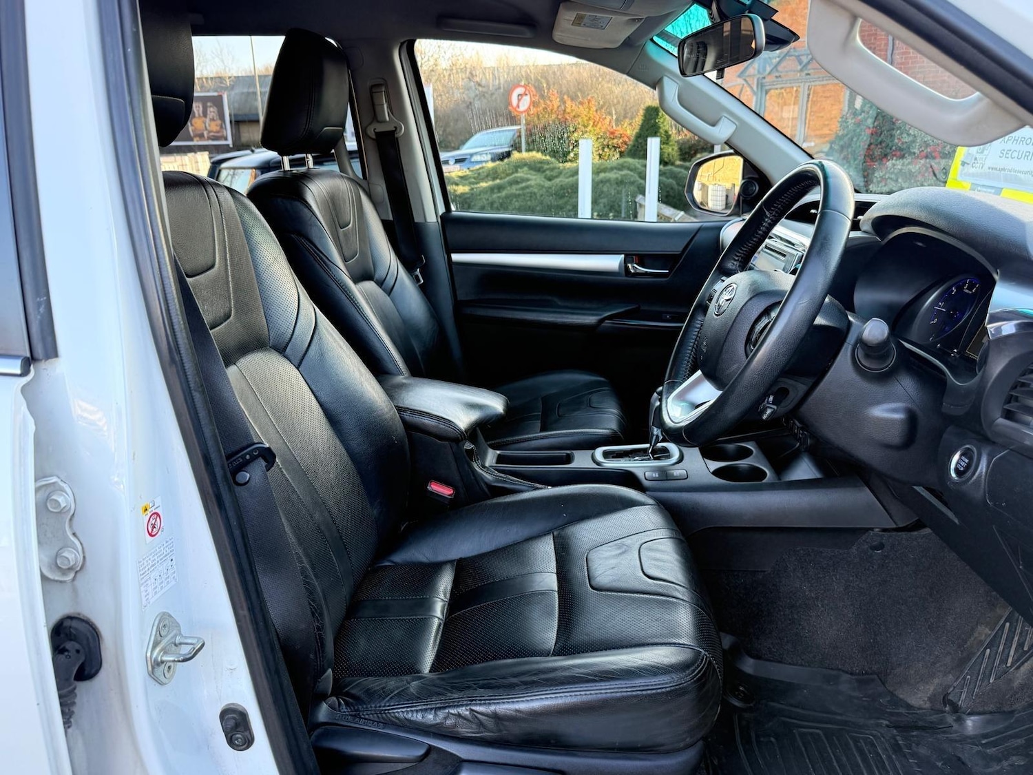 Used Toyota Hilux 2017 for sale - 77020925: Photo 23