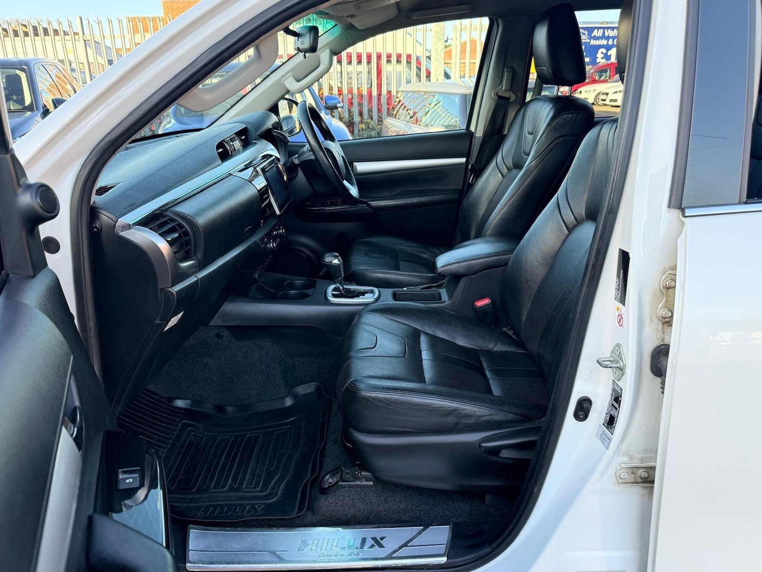 Used Toyota Hilux 2017 for sale - 77020925: Photo 29