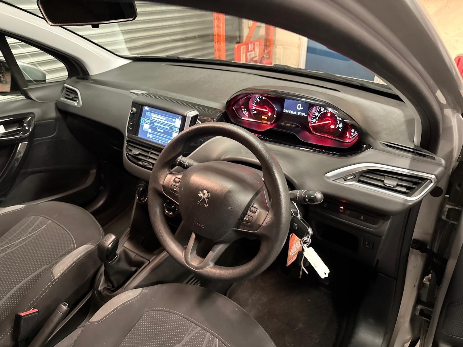 Used Peugeot 208 2015 for sale - 77054035: Photo 22