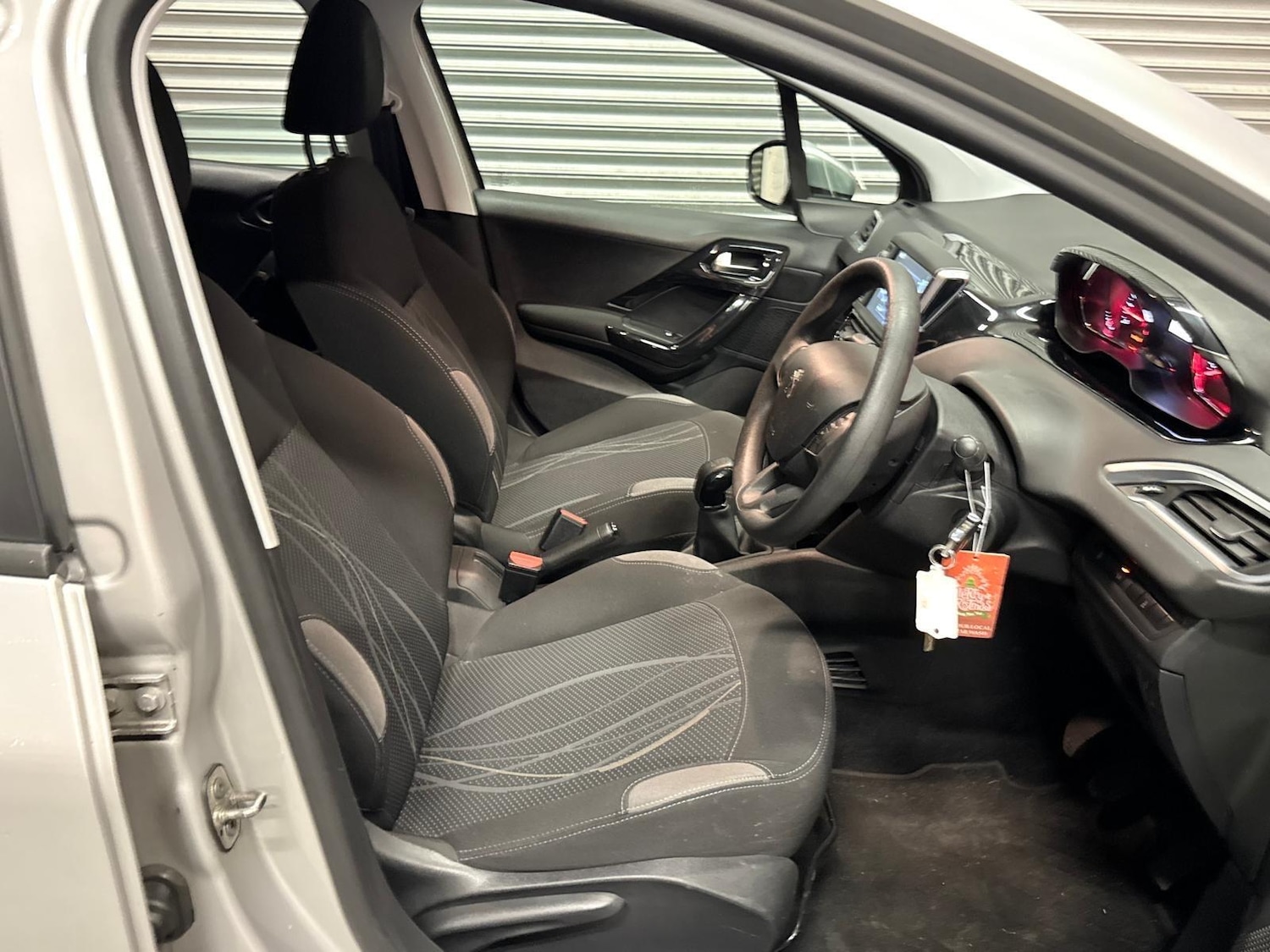 Used Peugeot 208 2015 for sale - 77054035: Photo 24