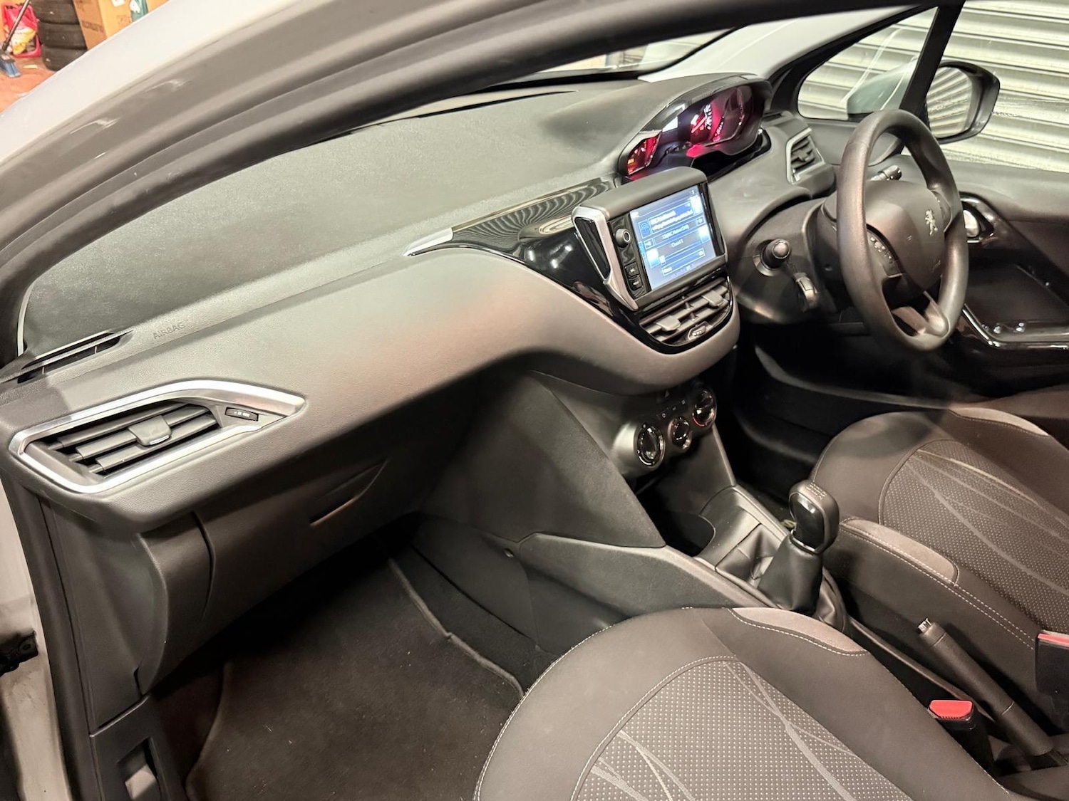 Used Peugeot 208 2015 for sale - 77054035: Photo 29