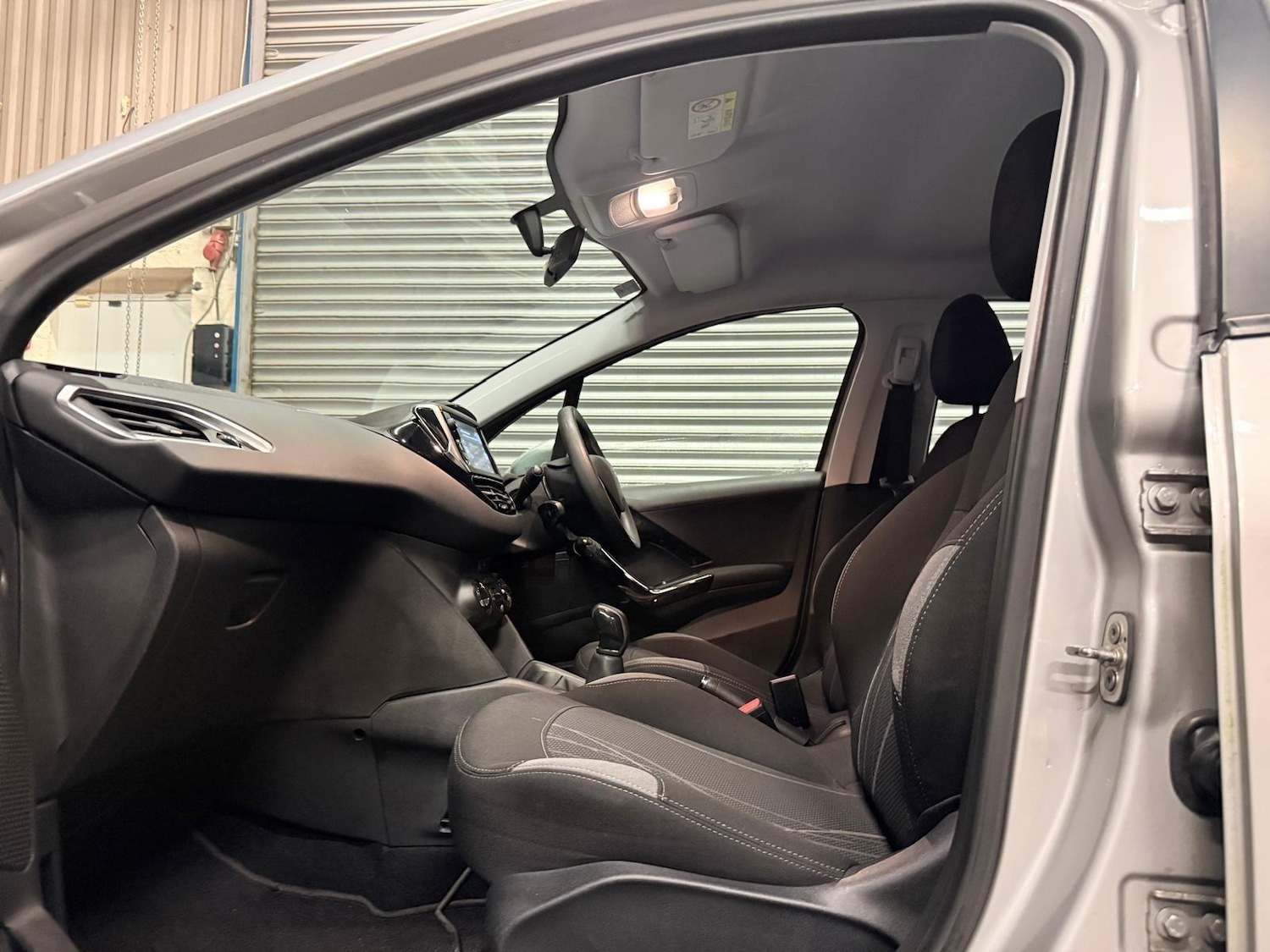 Used Peugeot 208 2015 for sale - 77054035: Photo 30