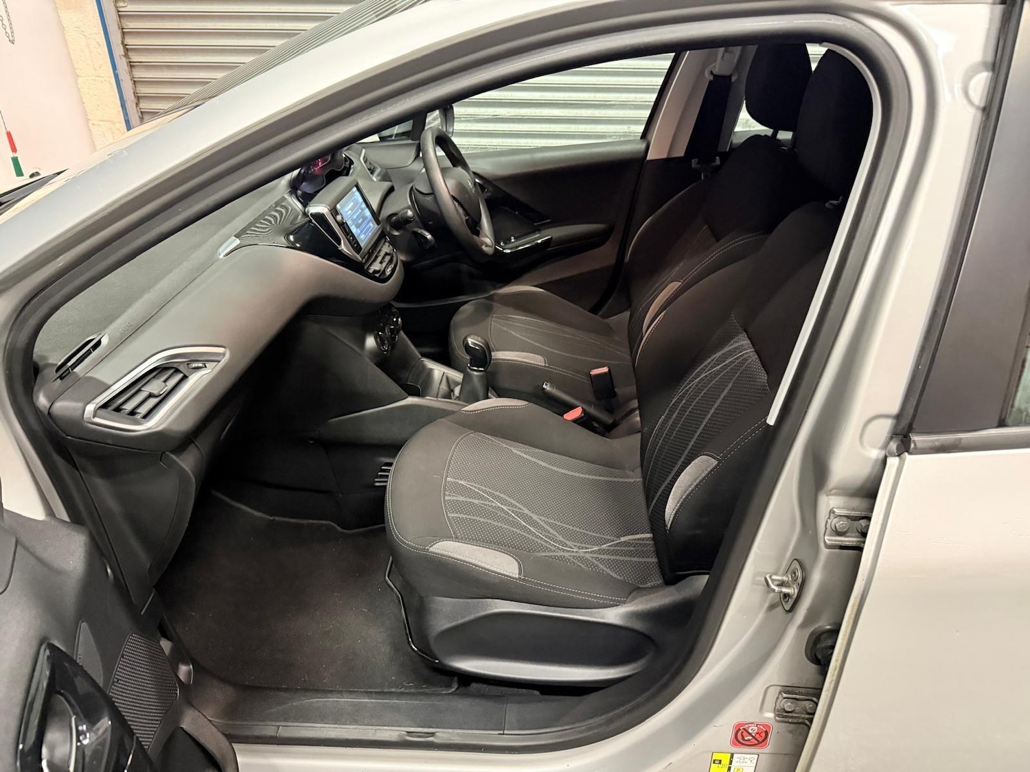 Used Peugeot 208 2015 for sale - 77054035: Photo 31