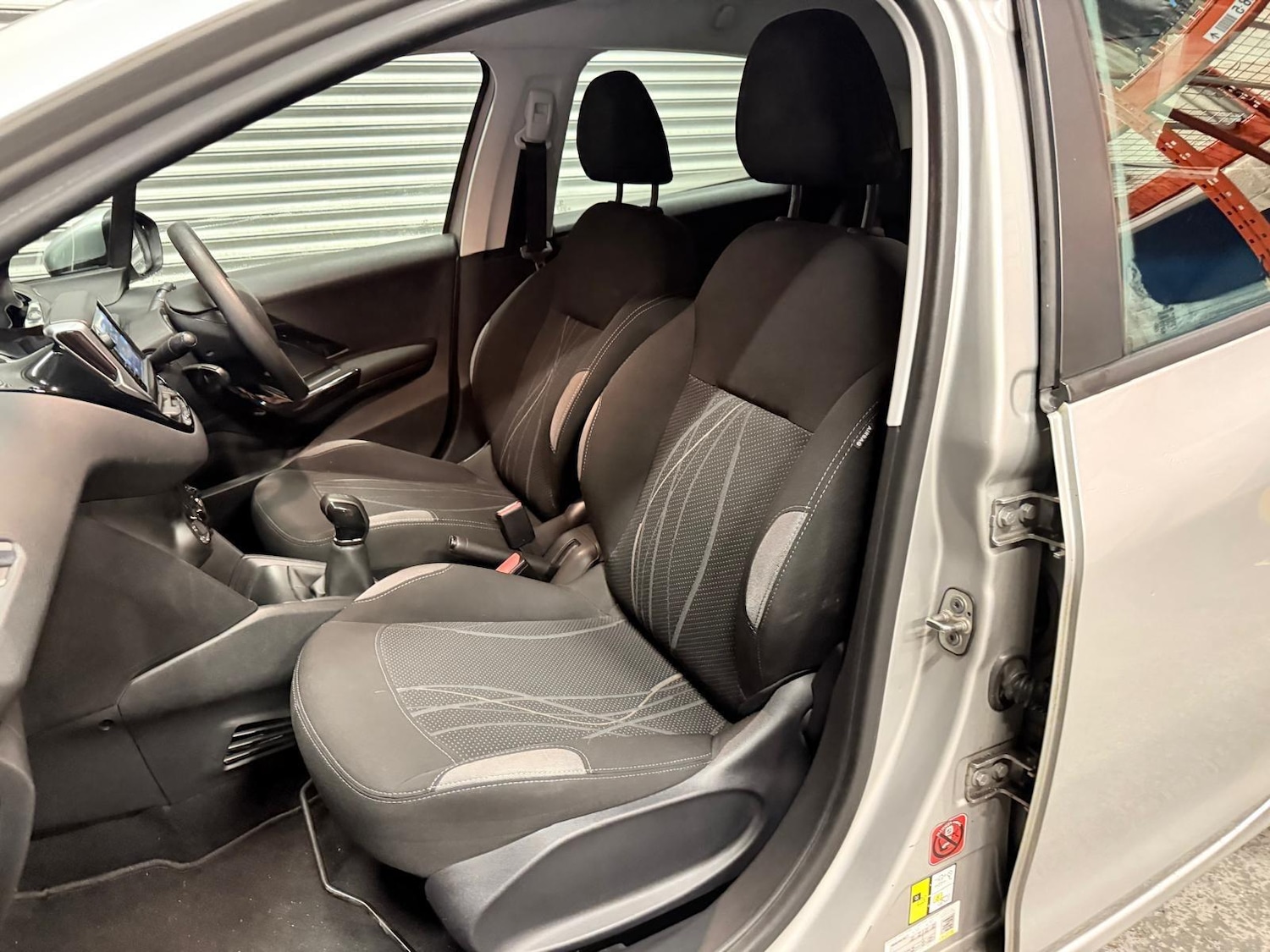 Used Peugeot 208 2015 for sale - 77054035: Photo 32