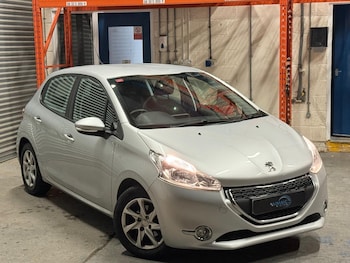 Used Peugeot 208 2015 for sale - 77054035: Photo