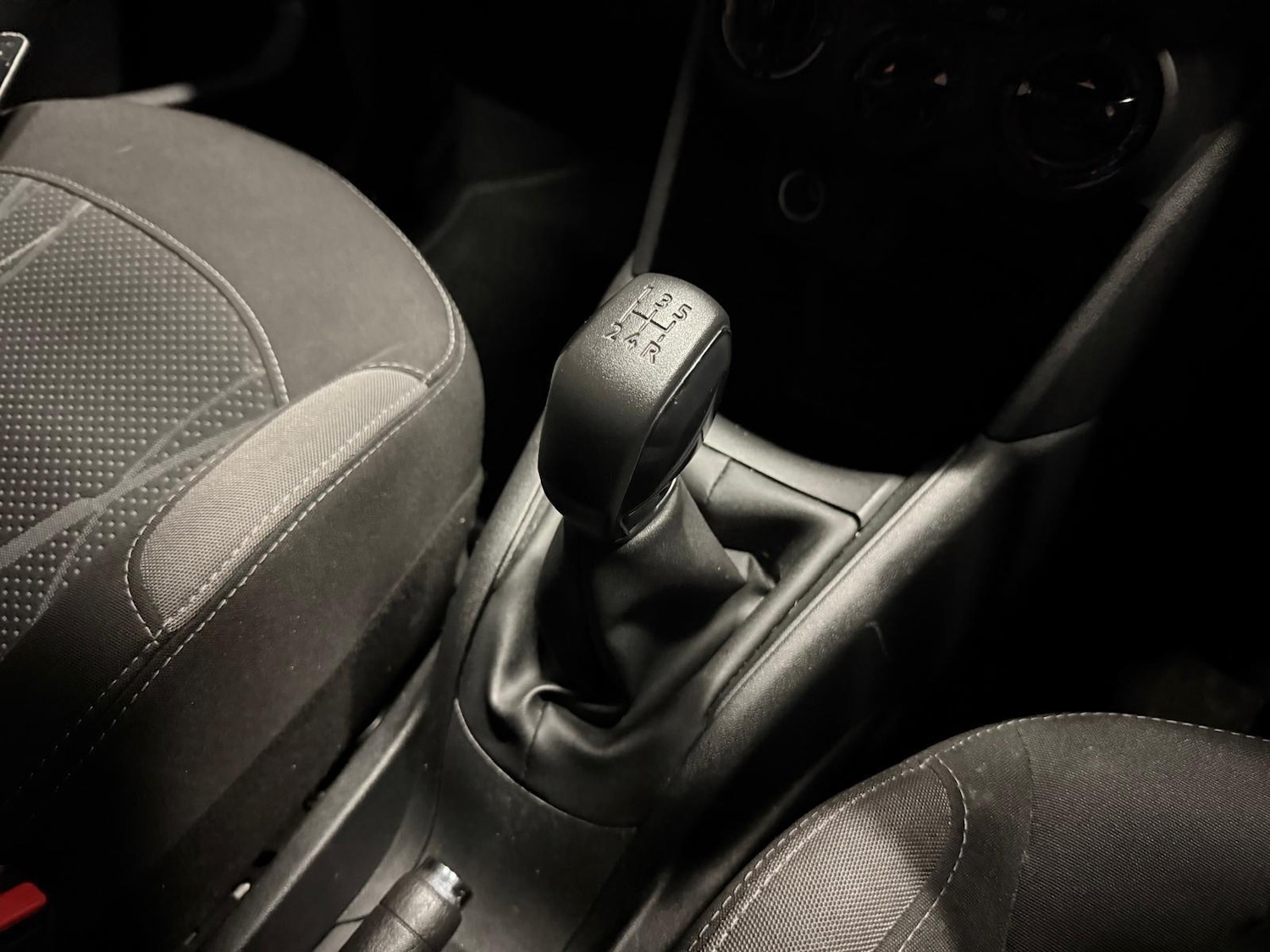 Used Peugeot 208 2015 for sale - 77054035: Photo 40