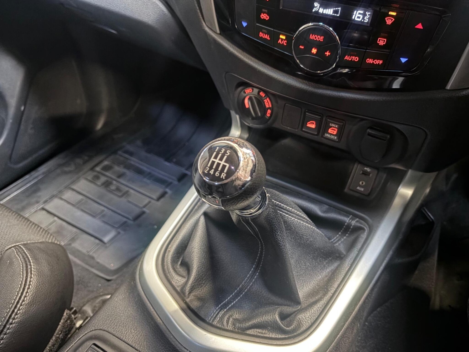 Used Nissan Navara 2018 for sale - 77230213: Photo 24