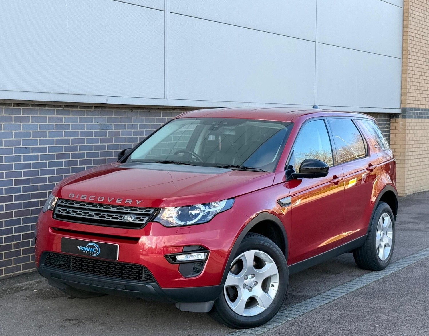 Used Land Rover Discovery Sport 2017 for sale - 76521552: Photo 2