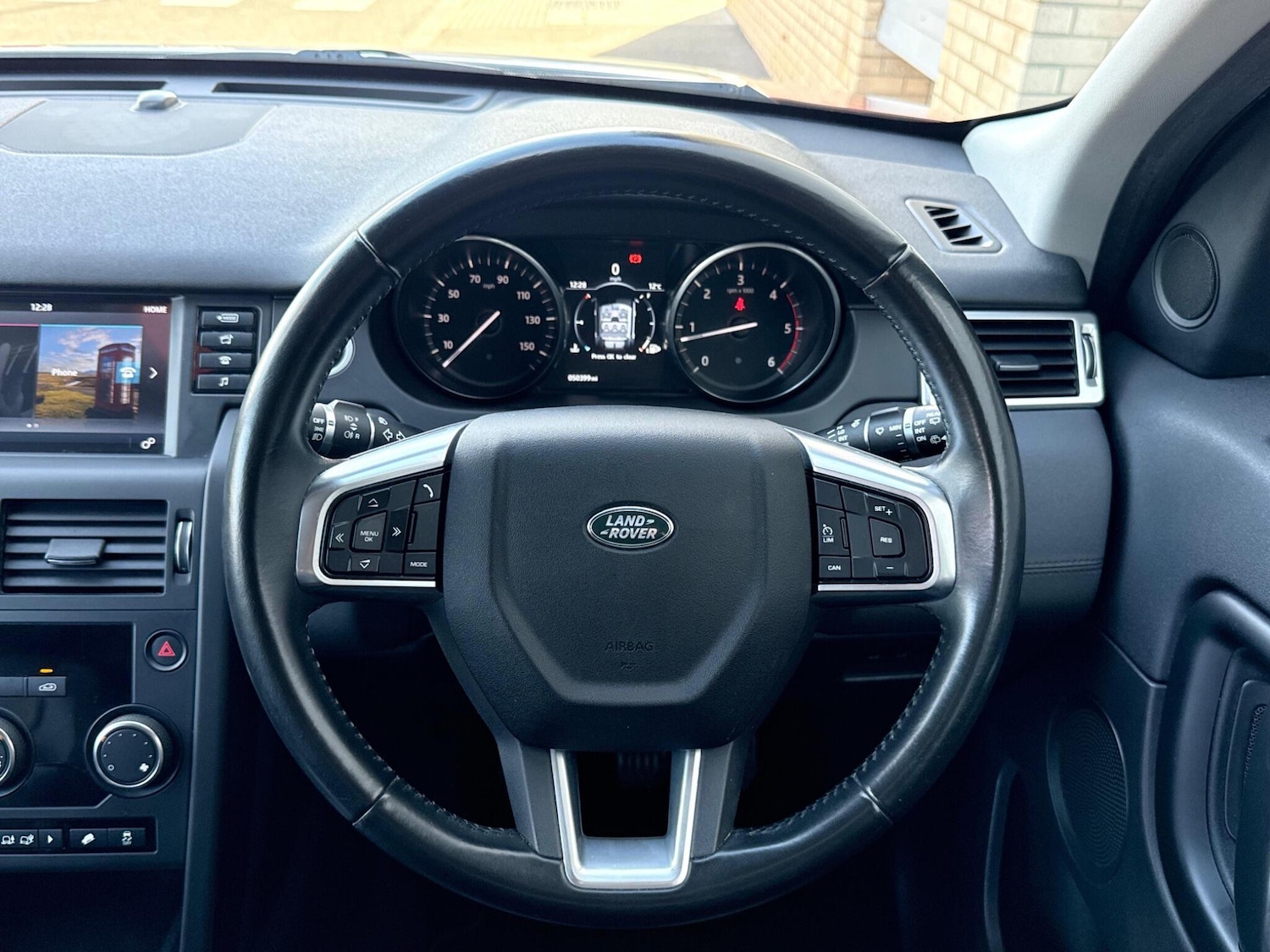 Used Land Rover Discovery Sport 2017 for sale - 76521552: Photo 31