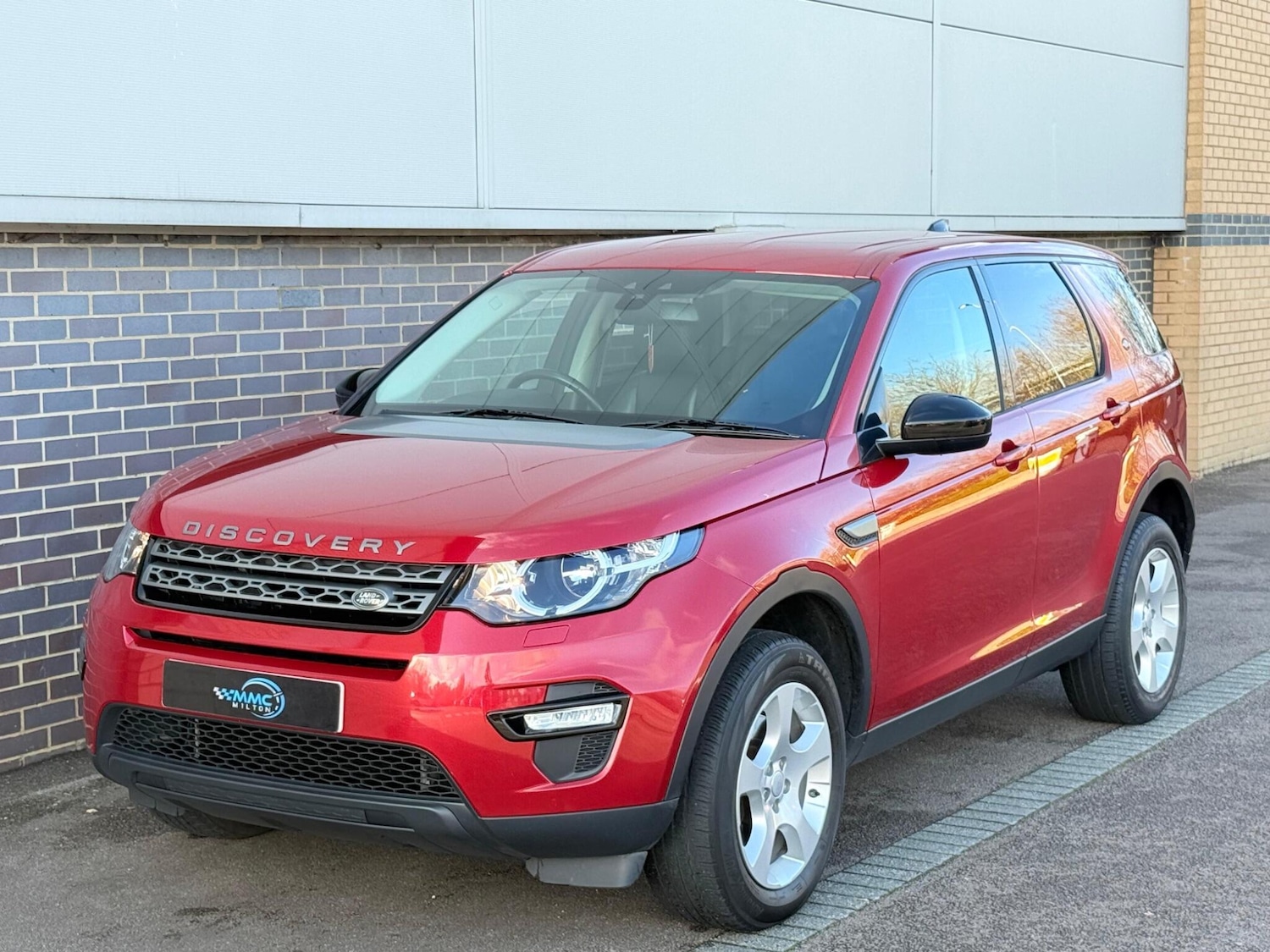Used Land Rover Discovery Sport 2017 for sale - 76521552: Photo 4