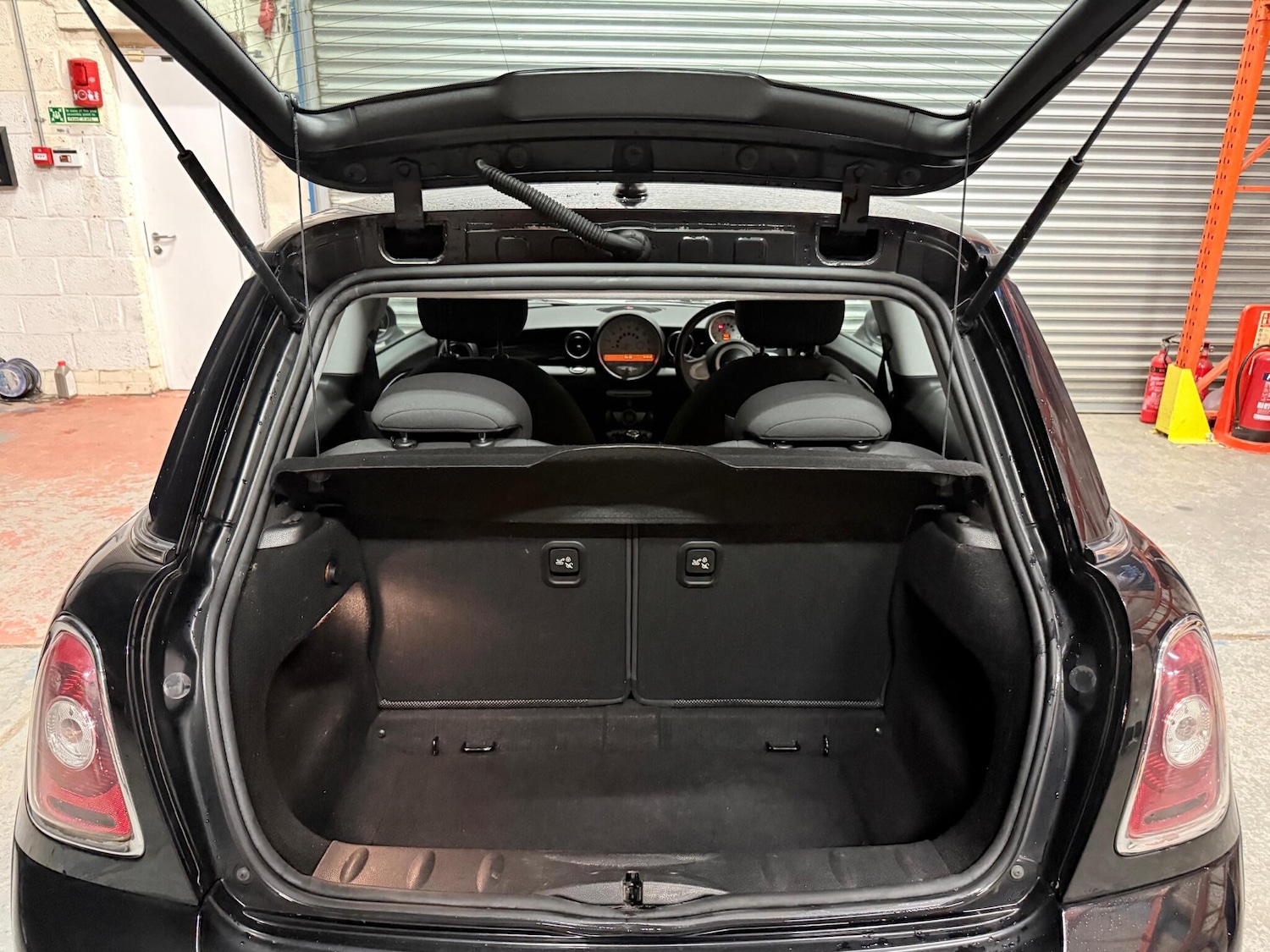 Used MINI Hatch 2009 for sale - 76976143: Photo 8