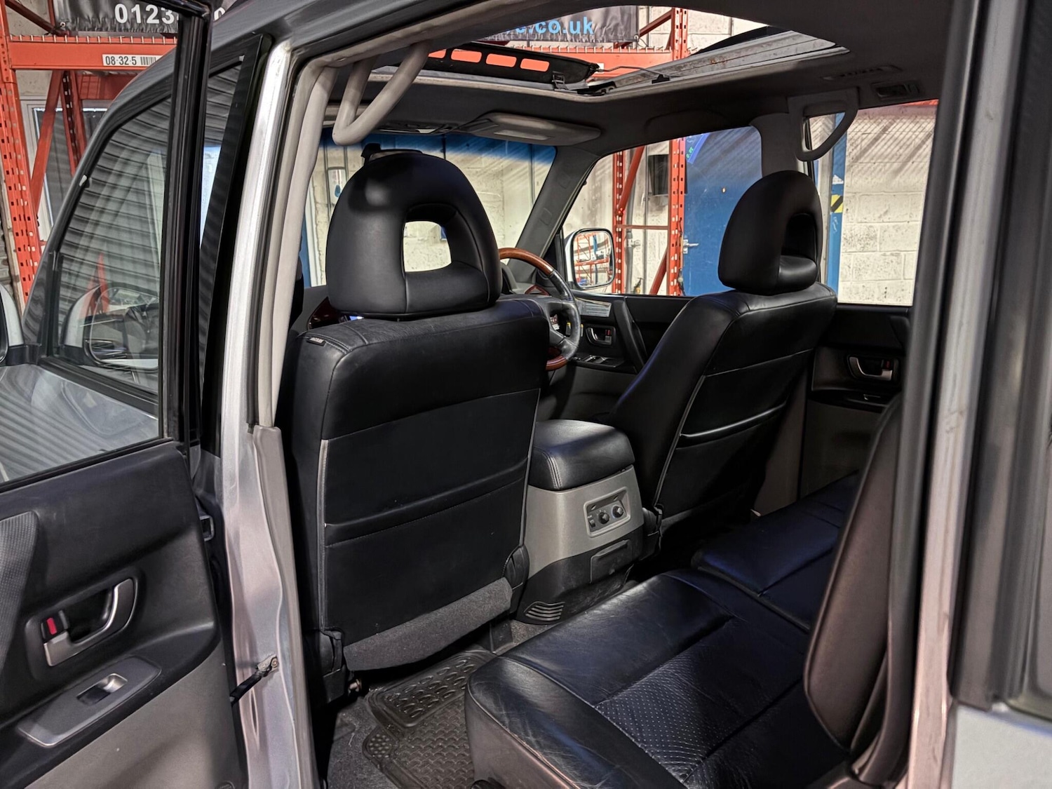 Used Mitsubishi Shogun 2004 for sale - 77573894: Photo 23