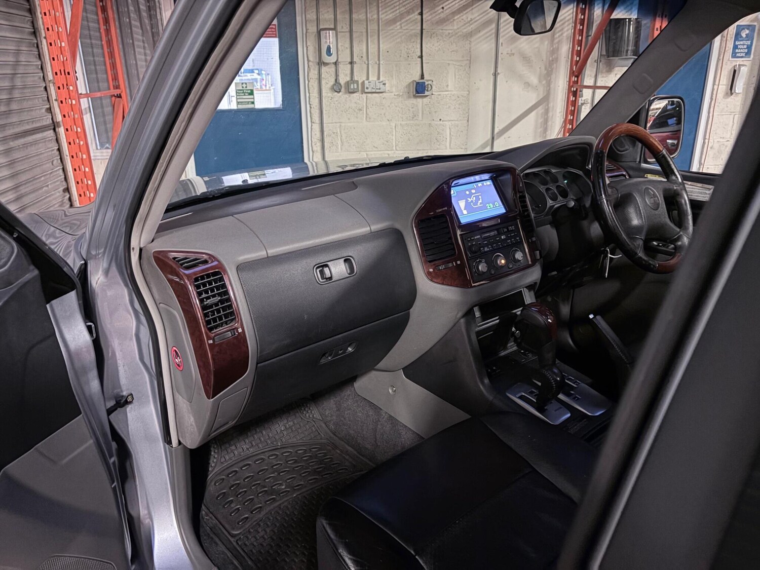 Used Mitsubishi Shogun 2004 for sale - 77573894: Photo 27