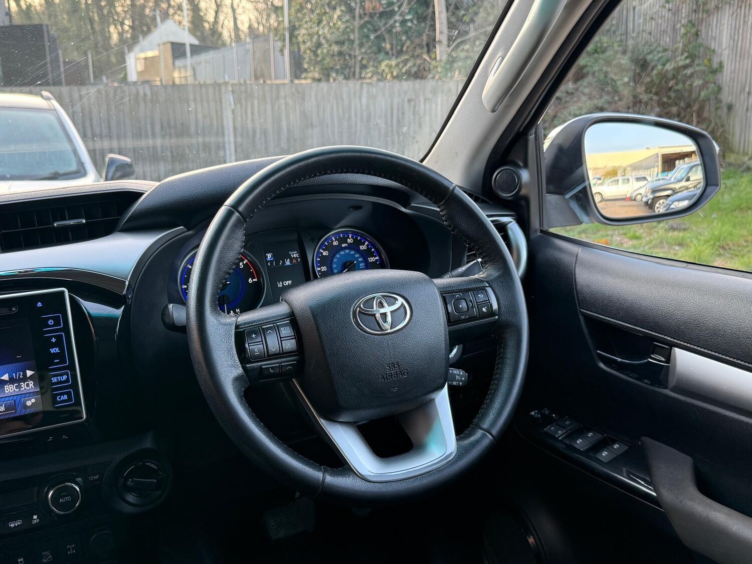 Used Toyota Hilux for sale - 77683205: Photo 28