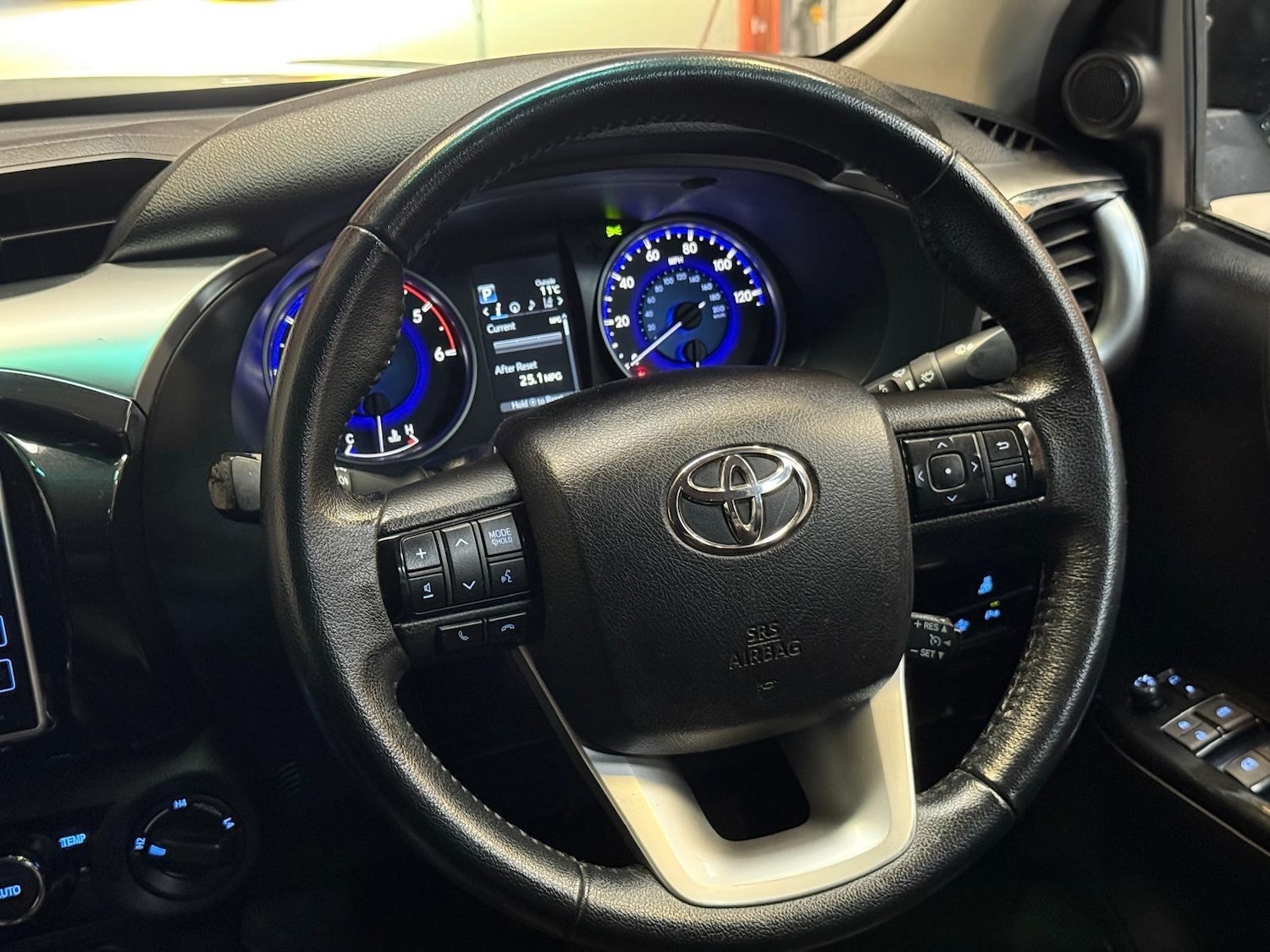 Used Toyota Hilux 2016 for sale - 77892997: Photo 41