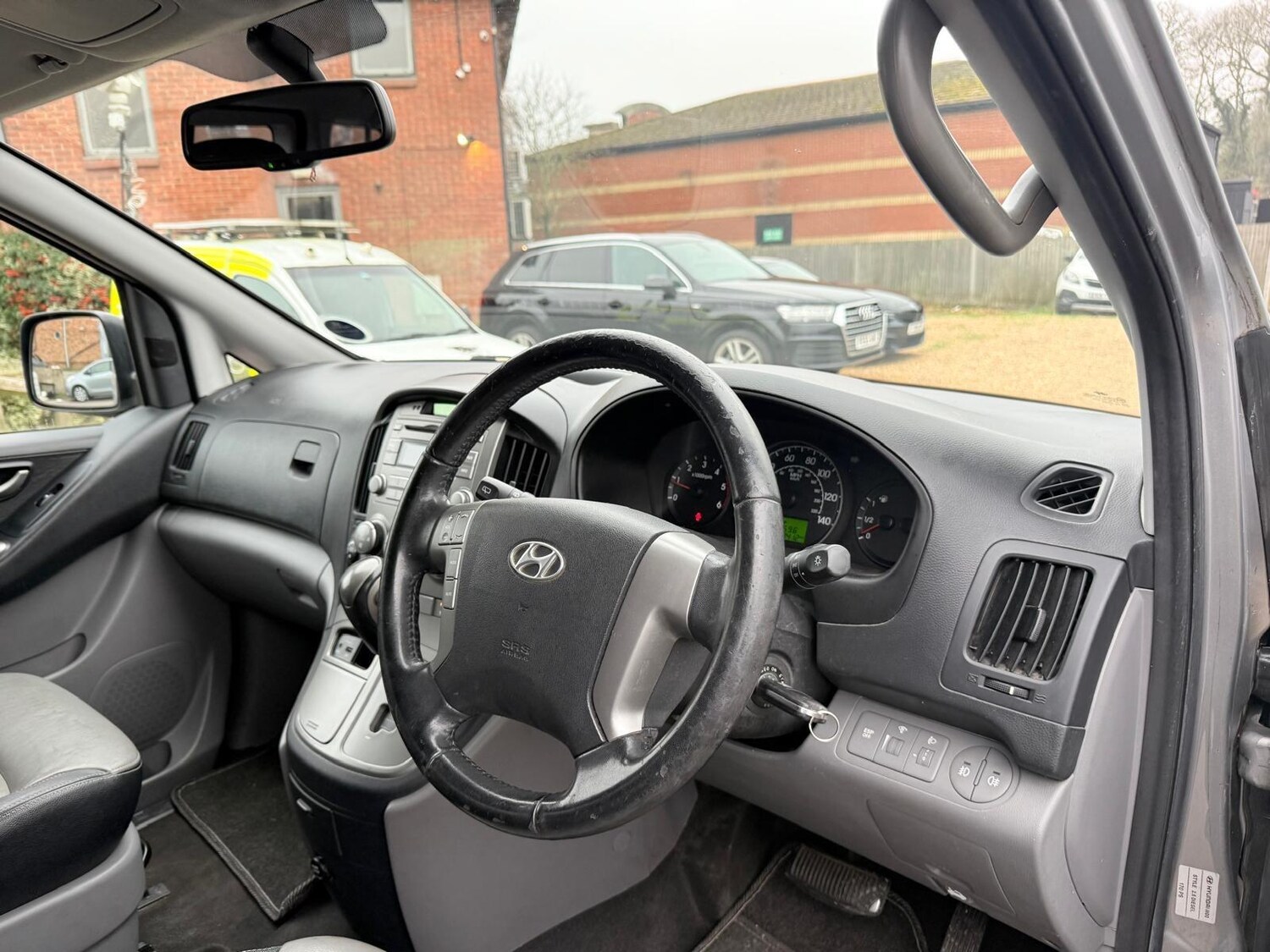 Used Hyundai i800 2012 for sale - 77454961: Photo 15