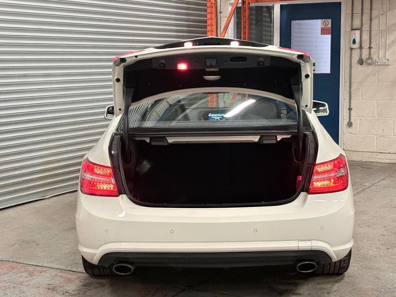 Used Mercedes-Benz E Class 2011 for sale - 77564747: Photo 15