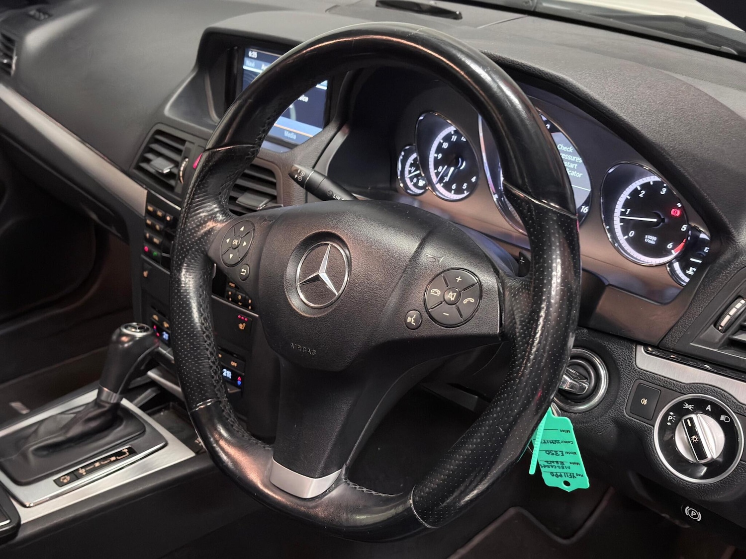 Used Mercedes-Benz E Class 2011 for sale - 77564747: Photo 22