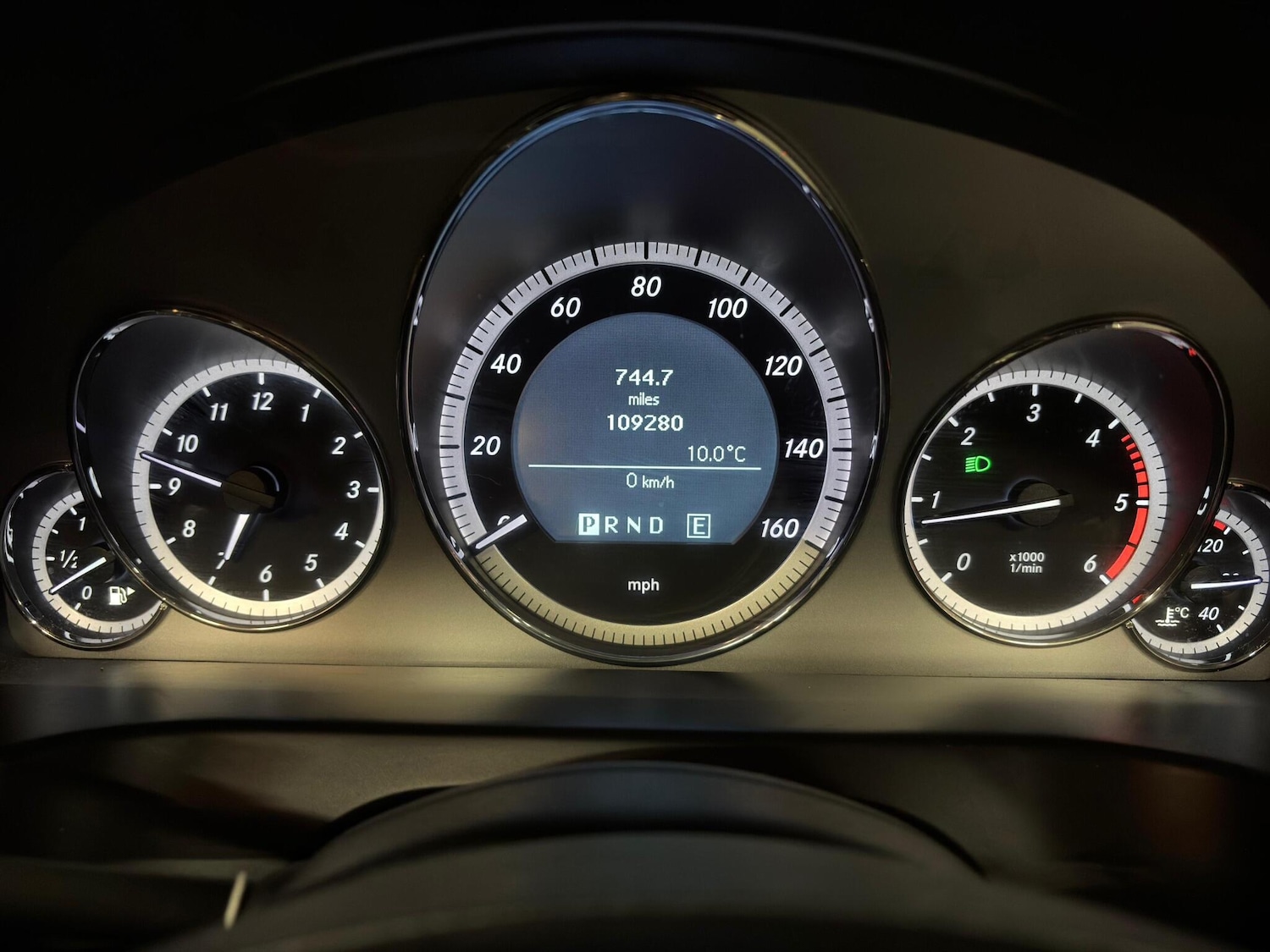 Used Mercedes-Benz E Class 2011 for sale - 77564747: Photo 32