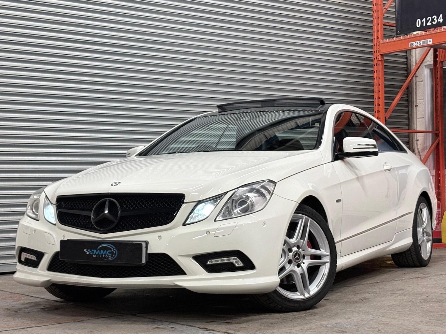 Used Mercedes-Benz E Class 2011 for sale - 77564747: Photo 4