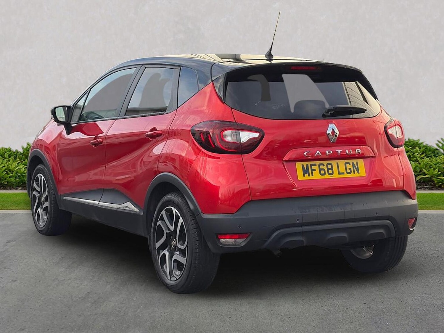 Used Renault Captur 2018 for sale - 77008263: Photo 2