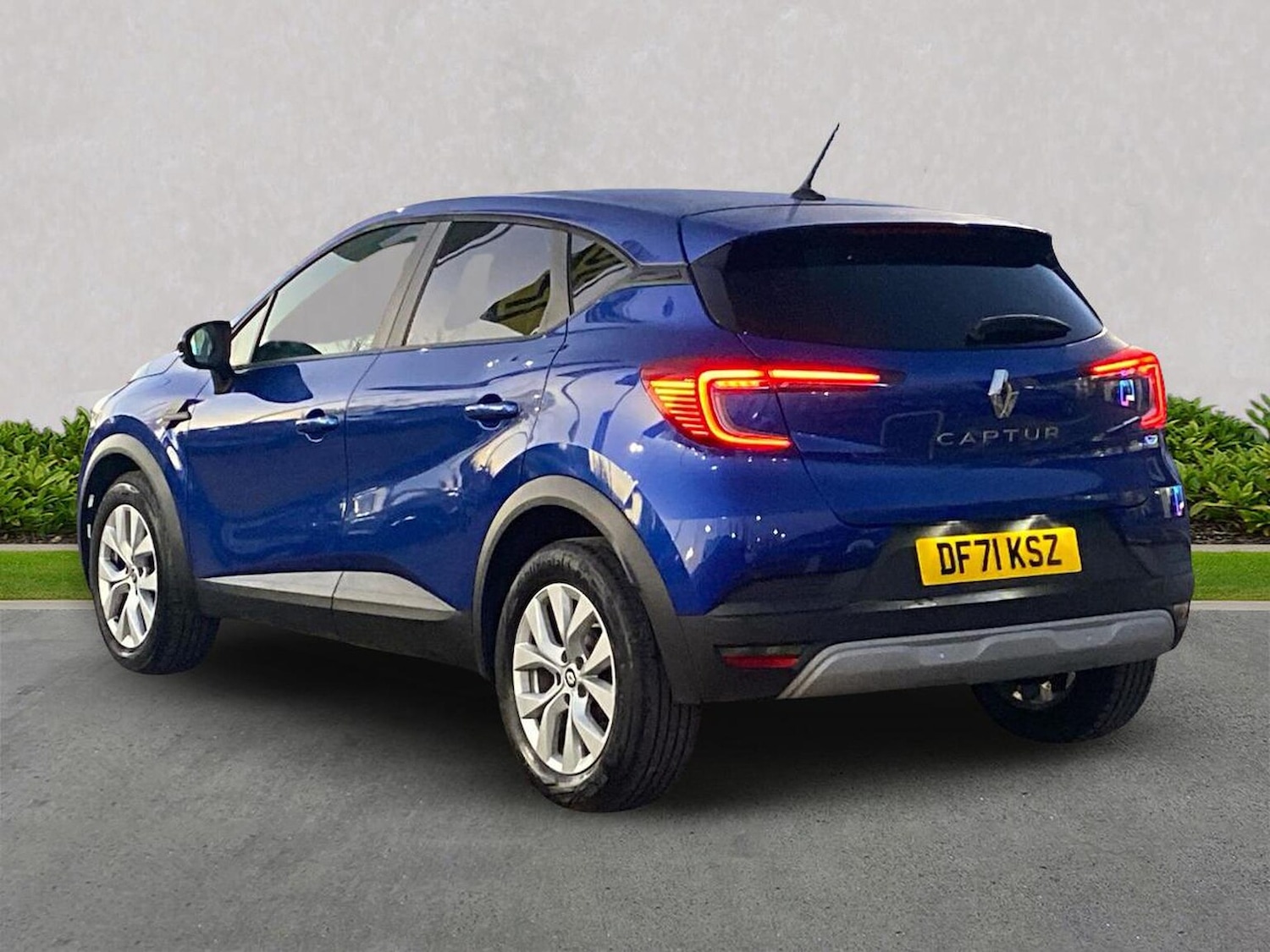 Used Renault Captur 2022 for sale - 77012356: Photo 2