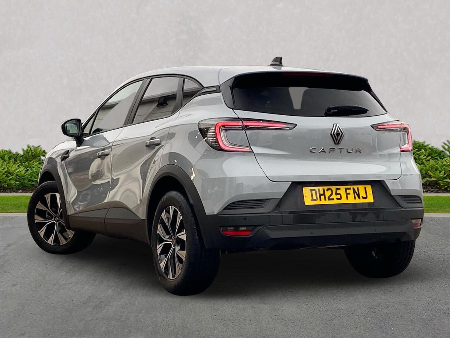 Used Renault Captur 2025 for sale - 77789563: Photo 2