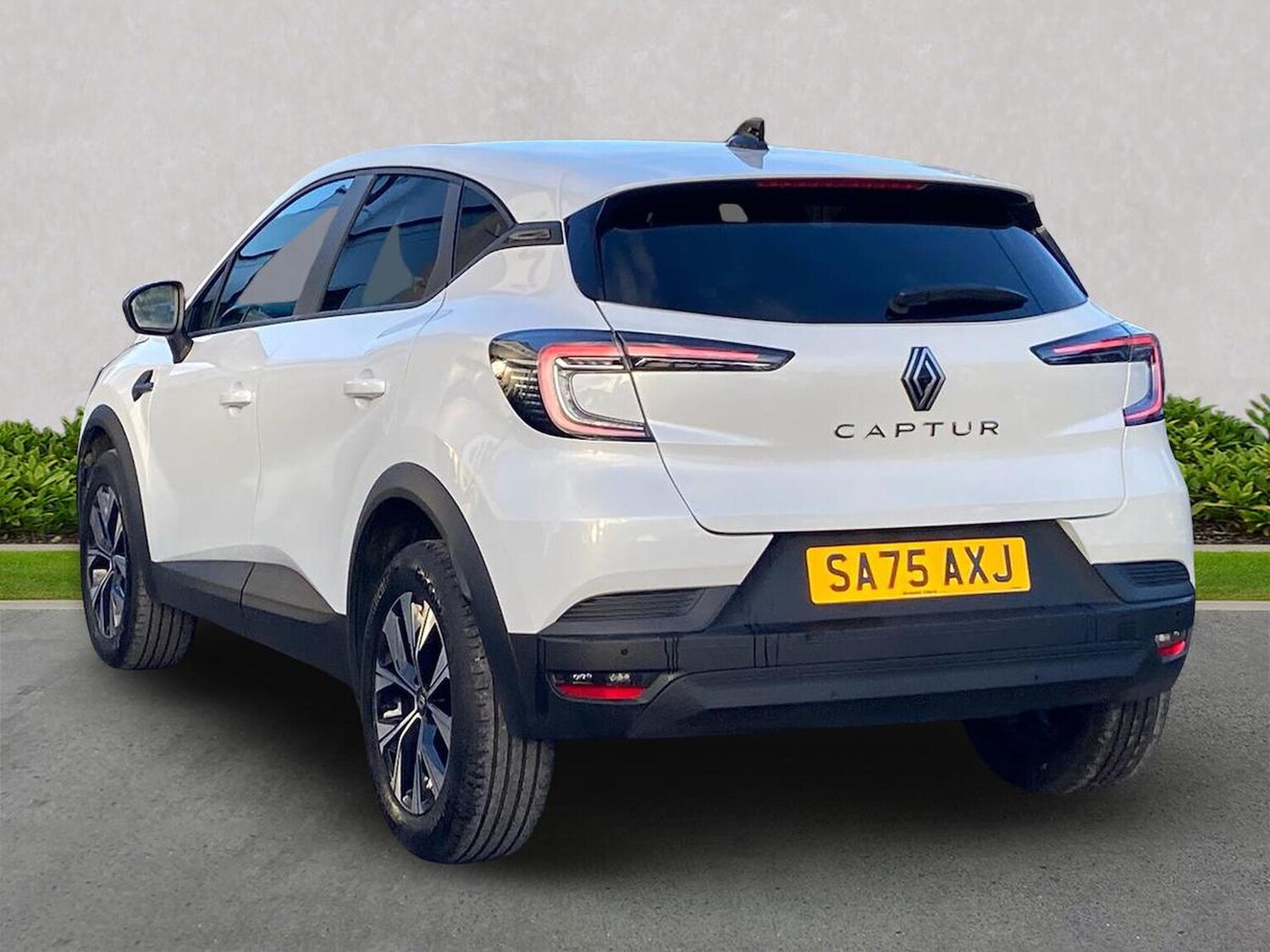 Used Renault Captur 2025 for sale - 76799338: Photo 2