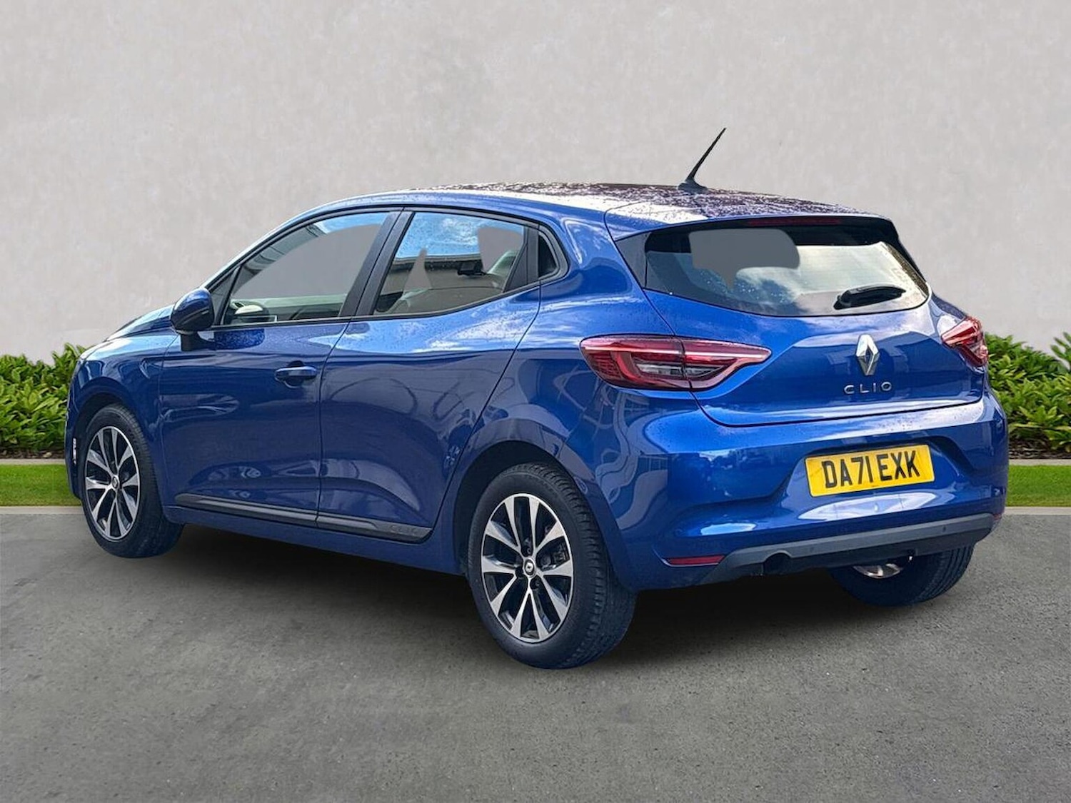 Used Renault Clio 2021 for sale - 76518621: Photo 2