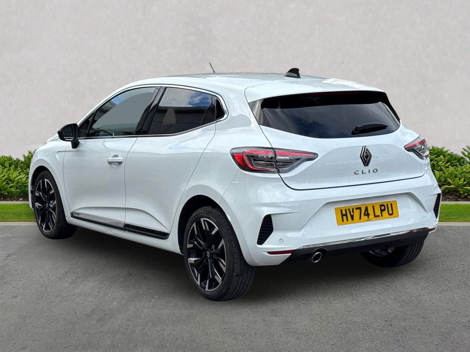 Used Renault Clio 2024 for sale - 76335178: Photo 2
