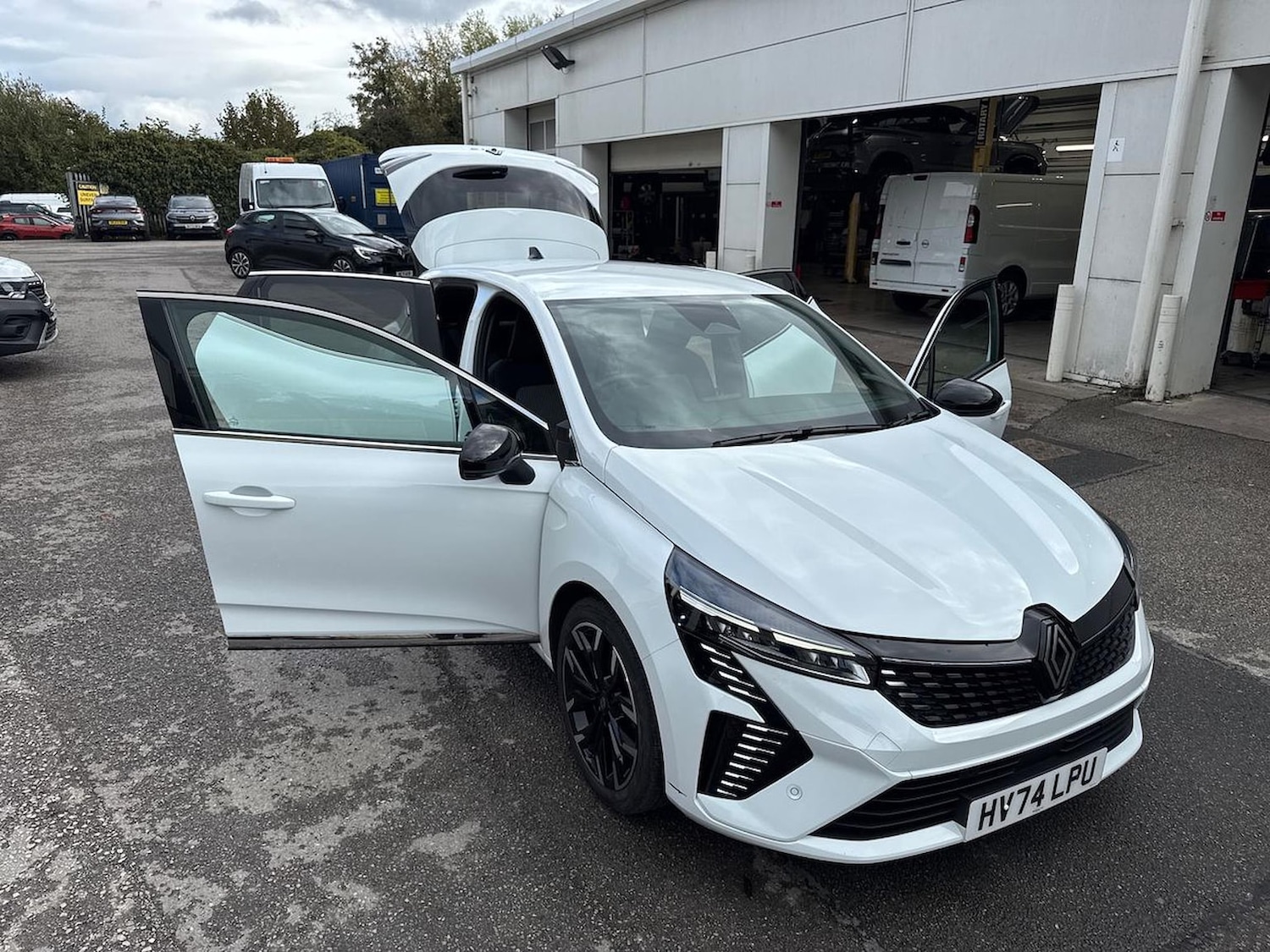 Used Renault Clio 2024 for sale - 76335178: Photo 40