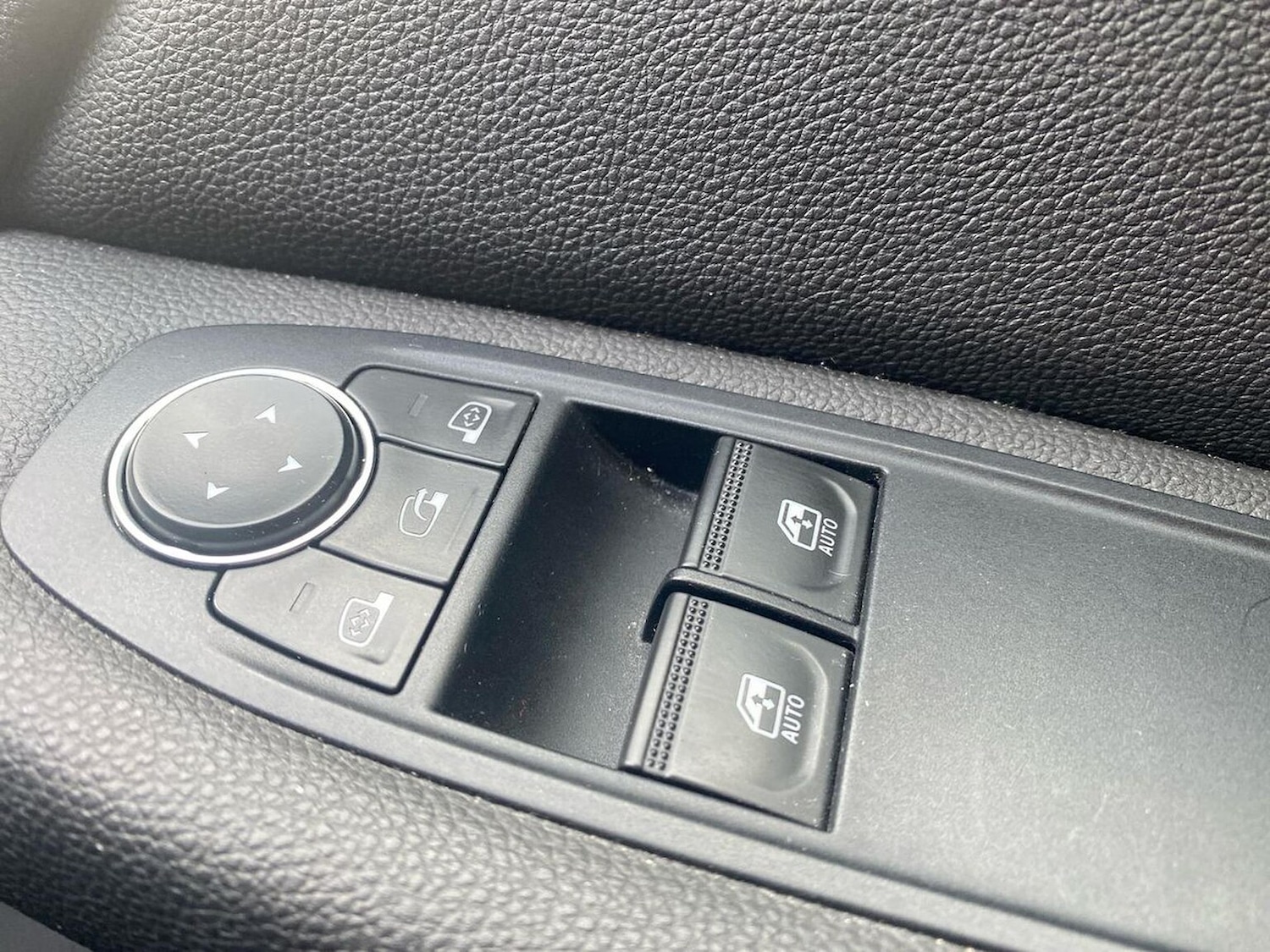 Used Renault Clio 2020 for sale - 76599223: Photo 21