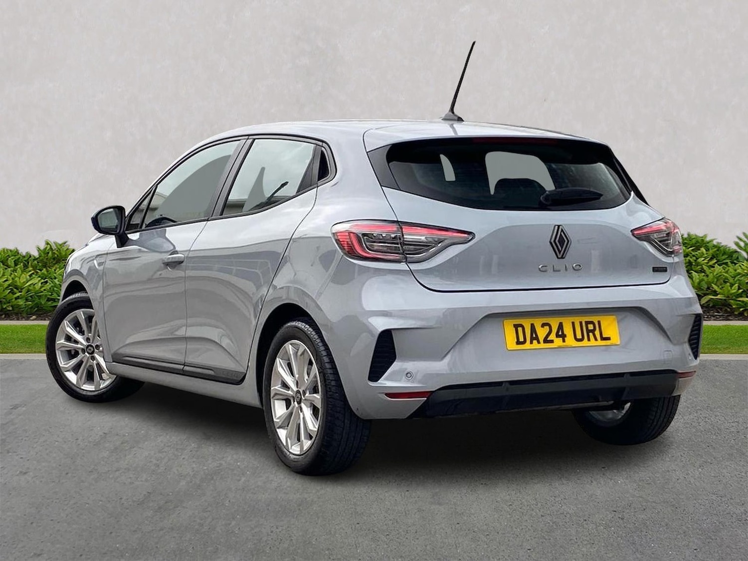 Used Renault Clio 2024 for sale - 78195802: Photo 2