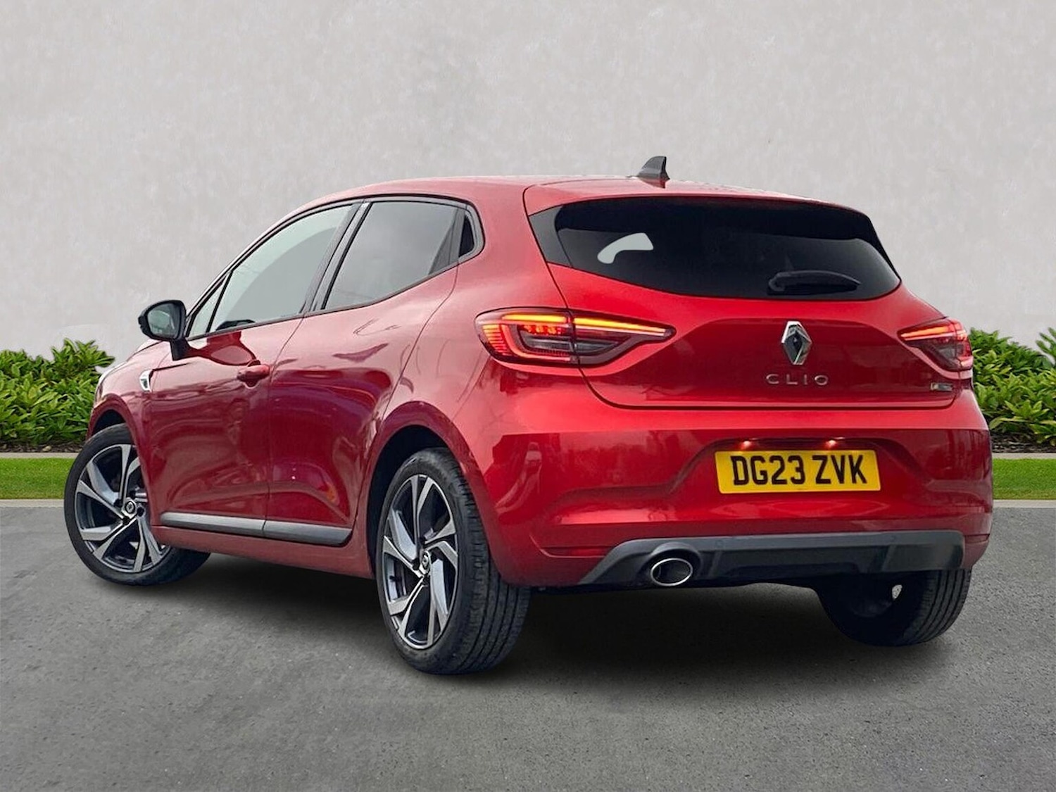 Used Renault Clio 2023 for sale - 77789579: Photo 2