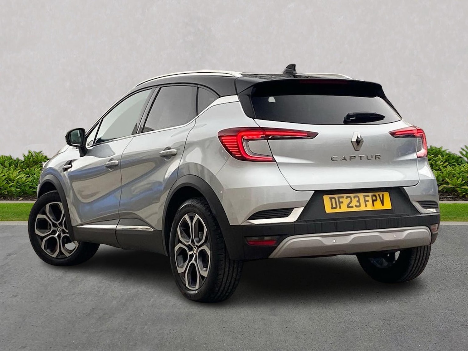 Used Renault Captur 2023 for sale - 78176461: Photo 2