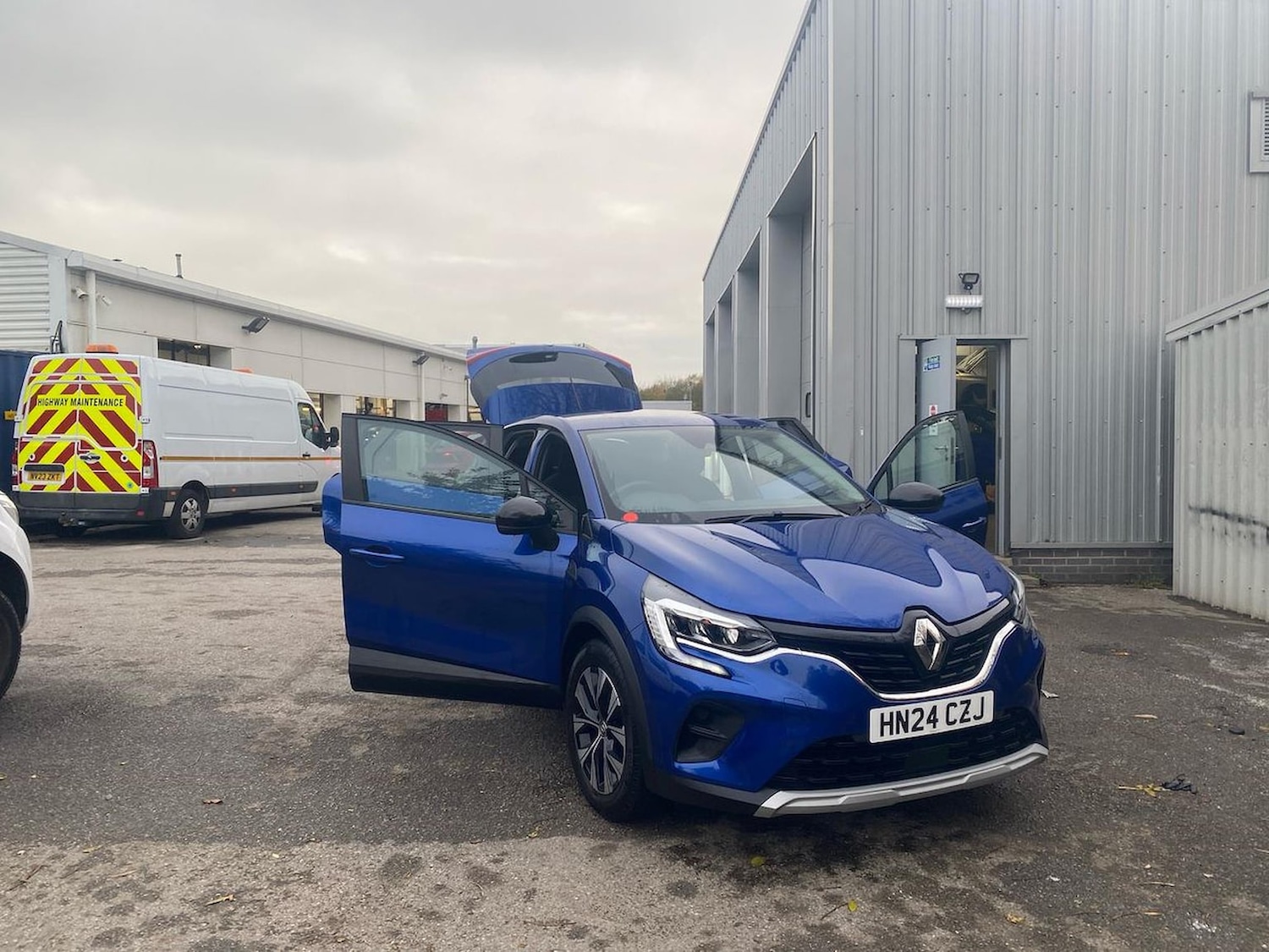 Used Renault Captur 2024 for sale - 76497217: Photo 39