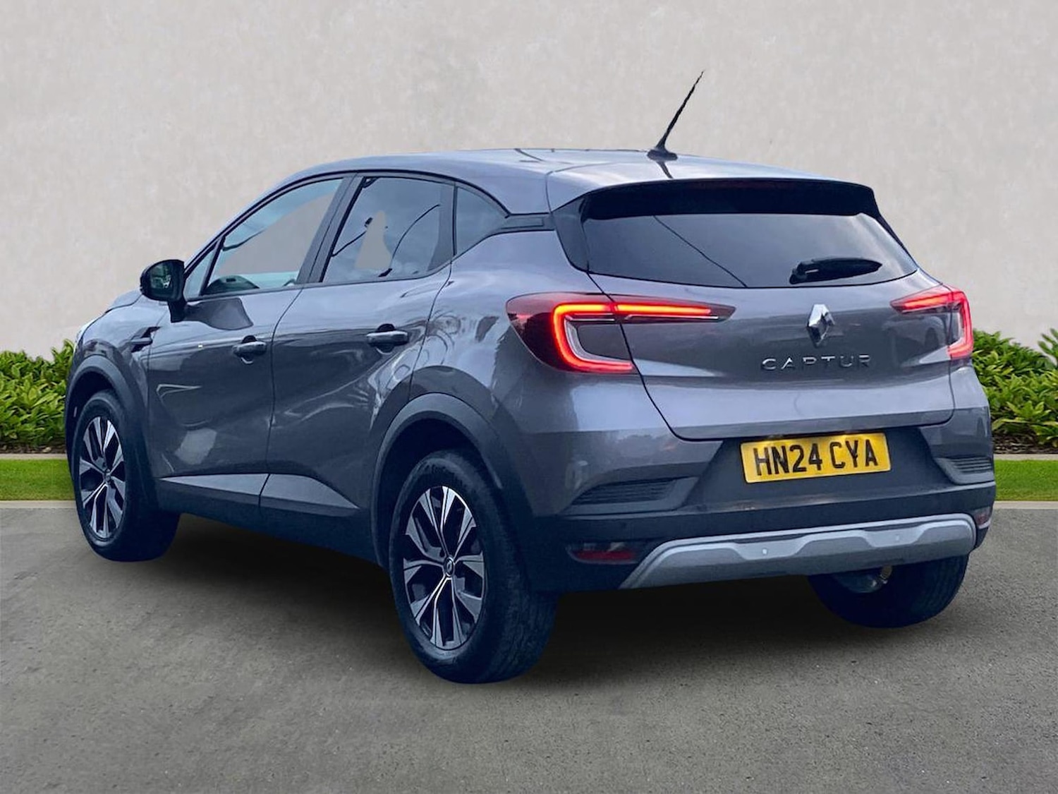 Used Renault Captur 2024 for sale - 76490567: Photo 2