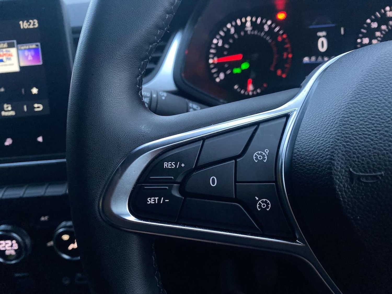 Used Renault Captur 2024 for sale - 76490567: Photo 27