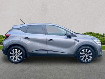 Used Renault Captur 2024 for sale - 76490567: Photo