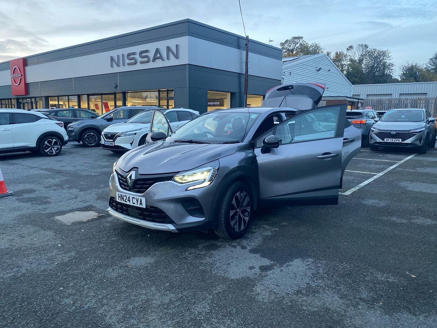 Used Renault Captur 2024 for sale - 76490567: Photo 40