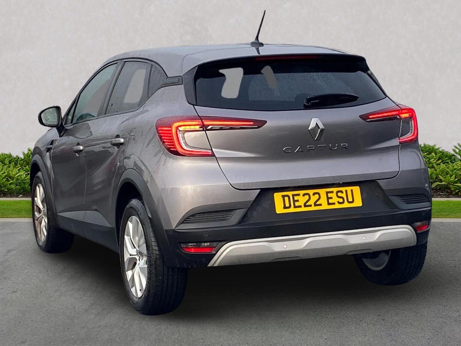 Used Renault Captur 2022 for sale - 76897096: Photo 2